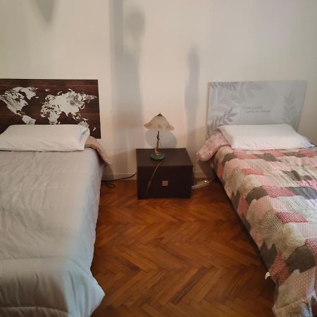 トリノCasa - House Xavier Una Casa Famigliare , Dame Entra Solo Chi A Un Bel Cuore , Non'E Il L'Intero Alloggio Solo Stanze E Bagnoアパートメント エクステリア 写真